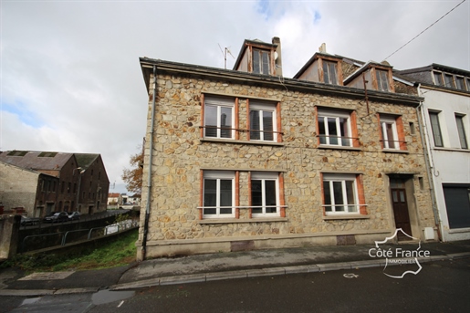 Givet Investment building with 2 apartments with courtyard and outbuildings, ideal for investors!