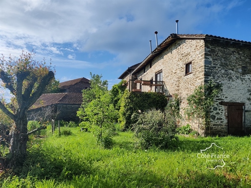 Exclusively, charming house with beautiful view in a hamlet, 5 minutes from Maurs 15600