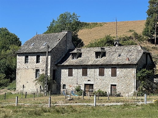 Authentique Moulin à eau à vendre - Sénezergues (Cantal)