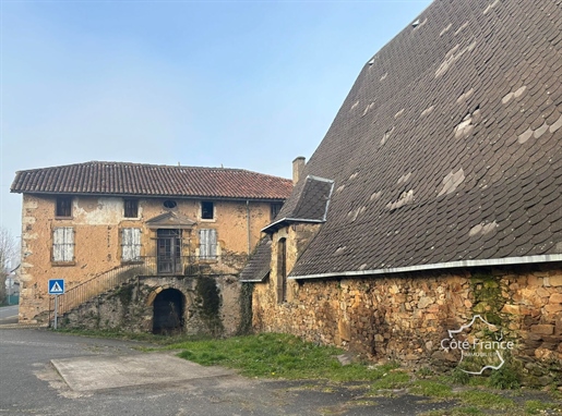 Antigua posada para renovar y gran granero de excepcional belleza en venta St. Santin -de-Maurs Cant
