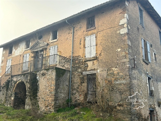 Ancien Auberge à rénover et grande grange d'une beauté exceptionnelle à vendre St. Santin -de-Maurs