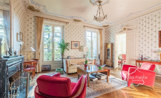 Prestigeträchtiges Anwesen, komplett renoviert im Herzen einer lebhaften Stadt in der Drôme Provenç