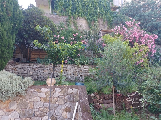 Charming property of 111 m2 renovated, with apartment on lower level, cellars and garage, on plot of