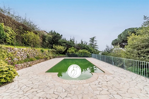 Golfe Juan // Super Cannes: Villa - To renovate - Swimming pool - Sea view