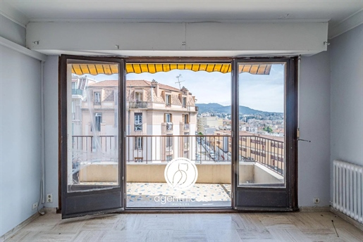 Nice // Boulevard de Cessole: 4 rooms / To renovate / Open view