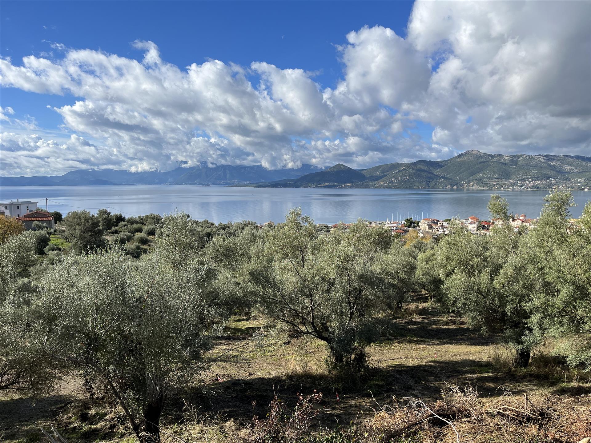 Villa's te koop in Paleros - Elegant wonen met adembenemend Ionisch uitzicht