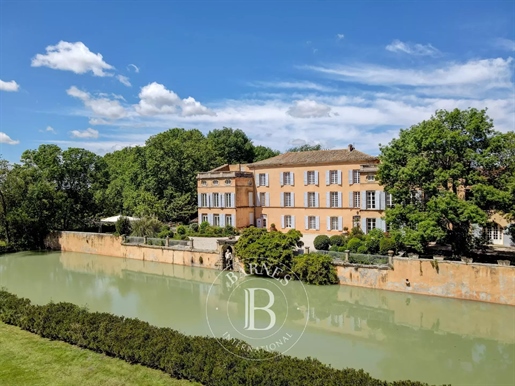 Sumptuous Aix-en-Provence Country House in the Heart of a 9.5-Hectare Park