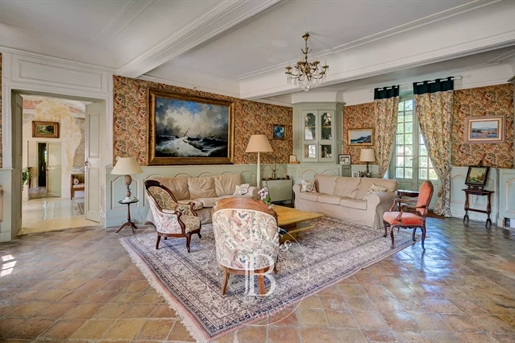 Sumptuous Aix-en-Provence Country House in the Heart of a 9.5-Hectare Park