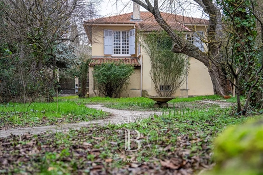 Aix-en-Provence - Nabij het stadscentrum - Oud huis - 6 slaapkamers - tuin -