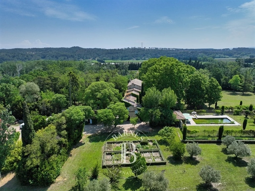 Near Alpilles- 18th Century Property - 10 Bedrooms - 19 Hectares
