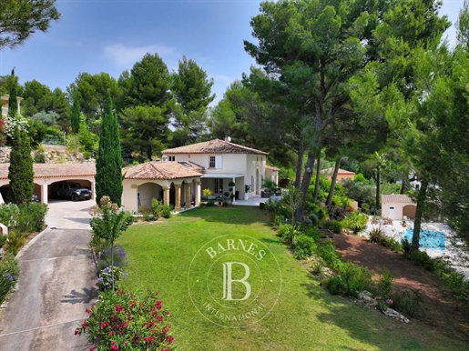 Near Aix-En-Provence - Exceptional Panoramic View -200M2 - 5 Bedrooms - Swimming Pool - Garage