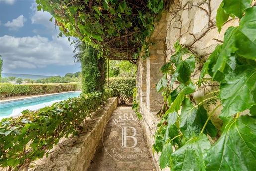 Elegance and Prestige in the Heart of Luberon - Exceptional Property in Murs