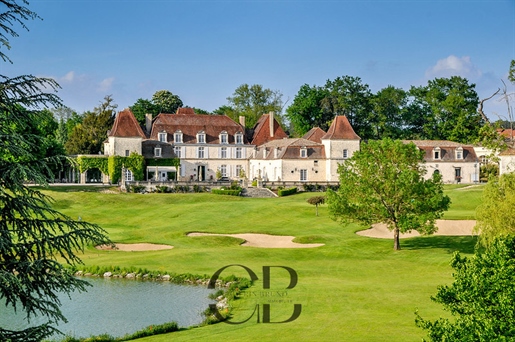 Villa for sale in the heart of an estate with golf course in Dordogne, near Bergerac
