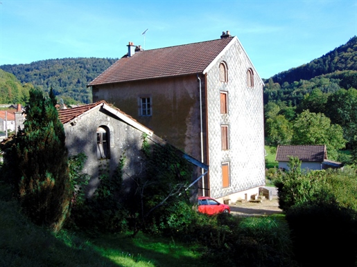 Old stone house on 1650m² of land with source and