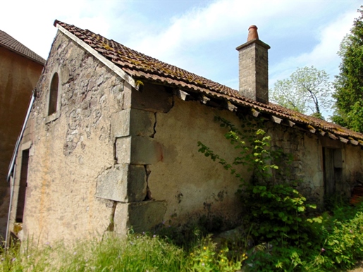 Old stone house on 1650m² of land with source and