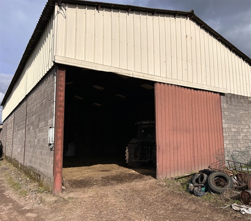 Agricultural building with more than 22 hectares of land