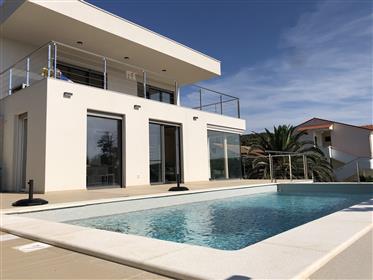 Nová moderná vila na pobreží Jadranského mora