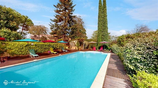Authenticity in Périgord Noir of 300 M² with gîte and swimming pool