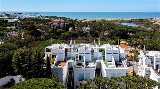 Stunning 2 bedroom apartment in Vale do Lobo with sea views