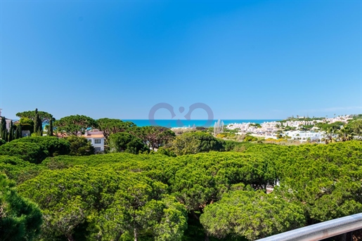 Stunning 2 bedroom apartment in Vale do Lobo with sea views