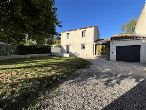 Renovated house T6 of approx 115m² on a plot of land of approx 500m² a