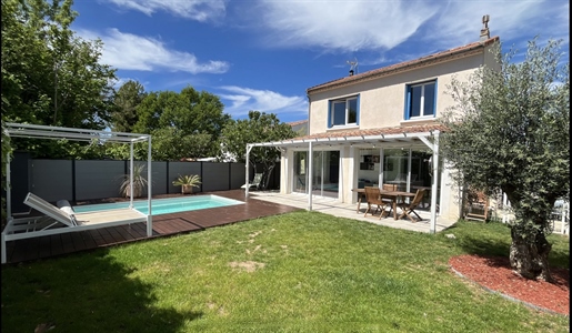 Villa T5 of approx 111m² on a plot of approx 500m² with swimming pool