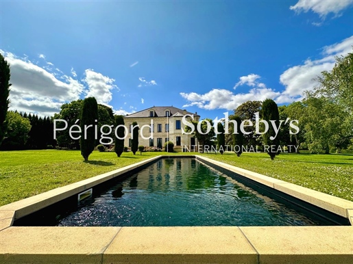 A Prestige Estate of 1076m2 on over 8 hectares at the gateway to Bordeaux