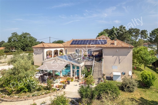 Stunning contemporary house of 650m² with a swimming pool, located near Périgueux.