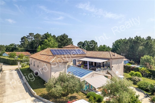Stunning contemporary house of 650m² with a swimming pool, located near Périgueux.
