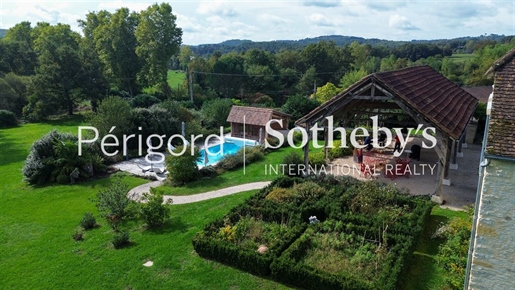 Character Property with Gîtes of 400m² 30 Minutes South of Sarlat