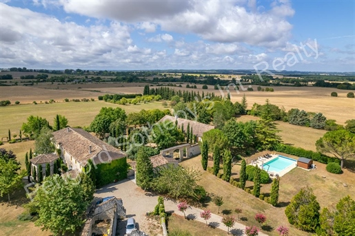 Exceptional renovated 900m² manor with a fortified courtyard, dovecote, and swimming pool.