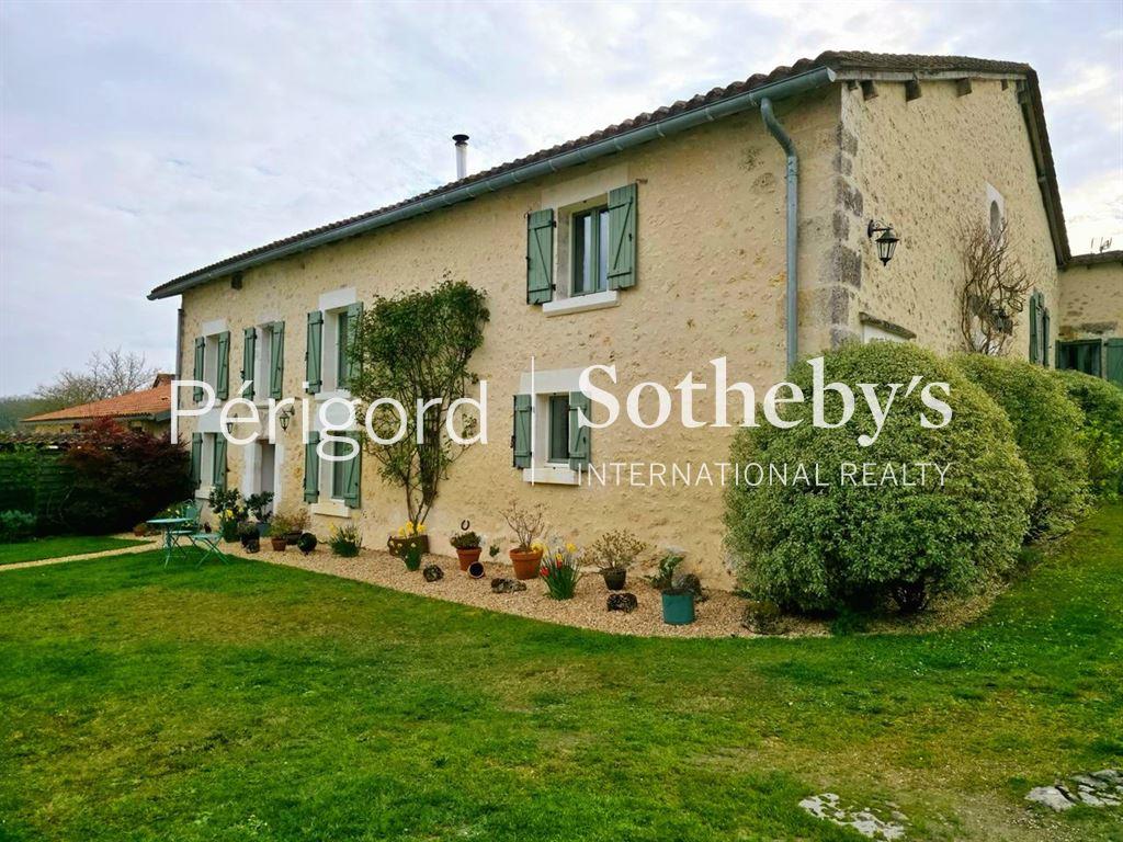 Charming, elegant house in the Périgord Vert, 360m2