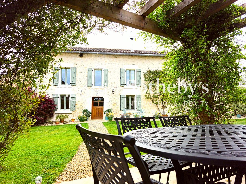 Charming, elegant house in the Périgord Vert, 360m2