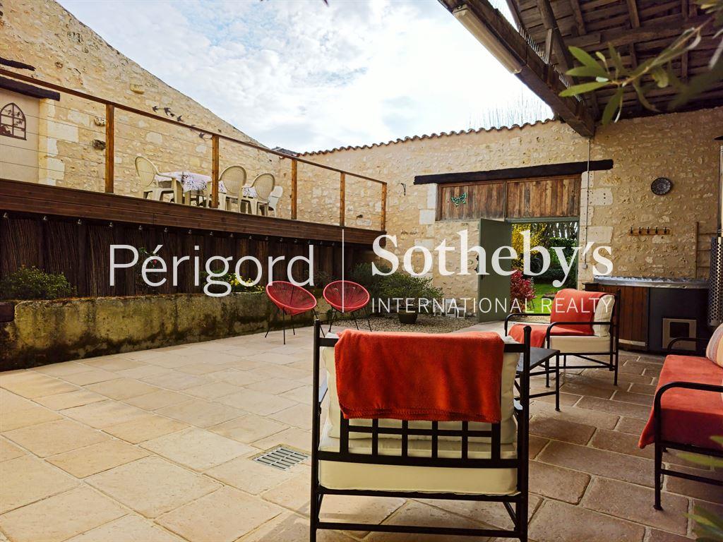 Charming, elegant house in the Périgord Vert, 360m2