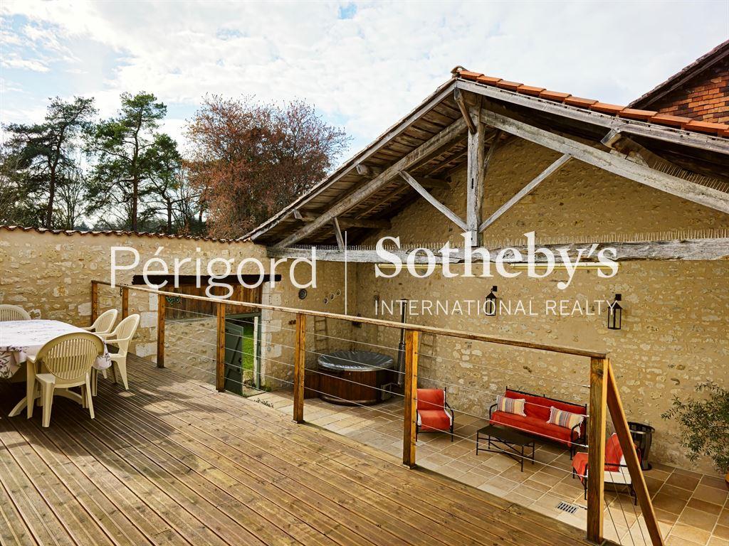 Charming, elegant house in the Périgord Vert, 360m2
