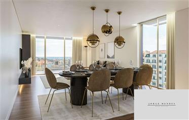 Live Luxuriously: Modern 3-Bedroom Apartment in Prime Location