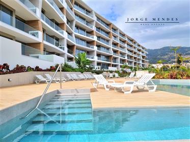 Apartamento para venda no Funchal - exclusivo e confortável com incrível vista para a cidade e para