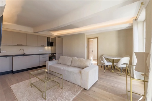 Place Rossetti, penultimate floor, superb 3-room apartment with open view balcony