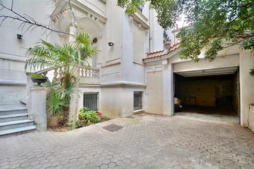 Nice Center, former Belle Epoque private mansion with large garage to renovate