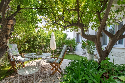 Ница Cimiez, очарователна слънчева самостоятелна къща с градина и гледка море
