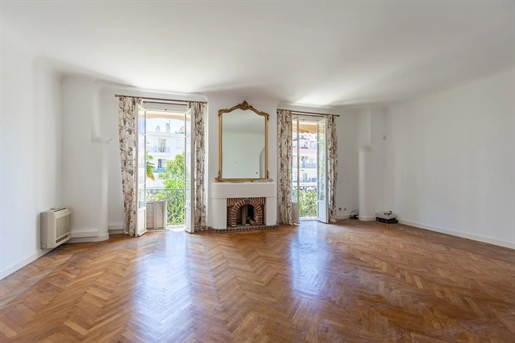 Nice, bourgeois 6 room apartment with terrace in the Fleurs area