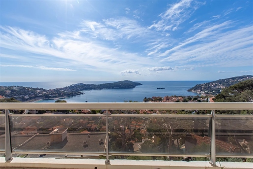 Villefranche sur Mer, superb 3 bedroom apartment with terrace, rooftop and gorgeous sea view