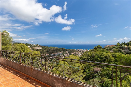 Roquebrune-Cap-Martin, Pinella area, large villa to renovate with exceptional sea view