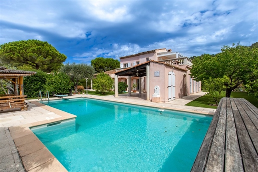 Domaine fermé du Castellet, superbe villa néo-provençale avec piscine, Villefranche-sur-Mer