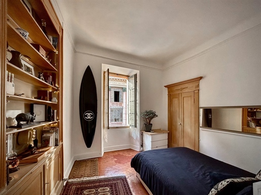 Nice Old town, charming 5/6 room apartment at two minutes from the sea