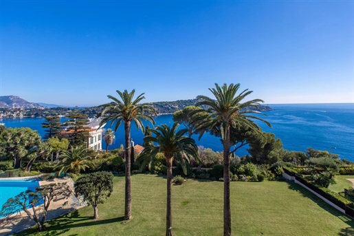 Cap de Nice, luxury apartment-villa of 170 m² with 200 m² of terrace in a prestigious residence with