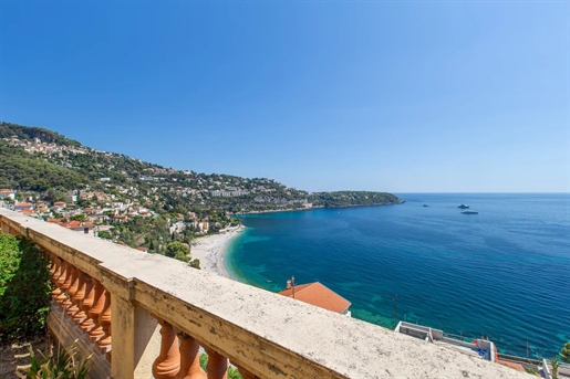 Roquebrune-Cap-Martin, remarquable propriété niçoise avec vue mer féérique, à rénover