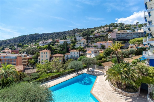 Superb 3 bedroom apartment with terrace and garage in a residence with swimming-pool, Villefranche s