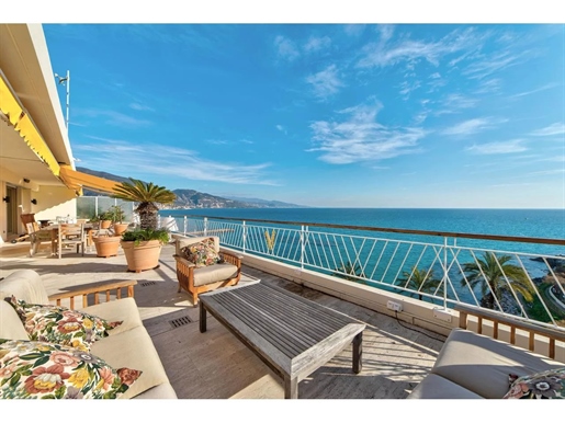 Superb Penthouse of 154 sqm in waterfront position in Roquebrune-Cap-Martin