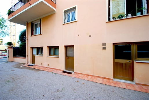 Zakup: Mieszkanie (06190)
